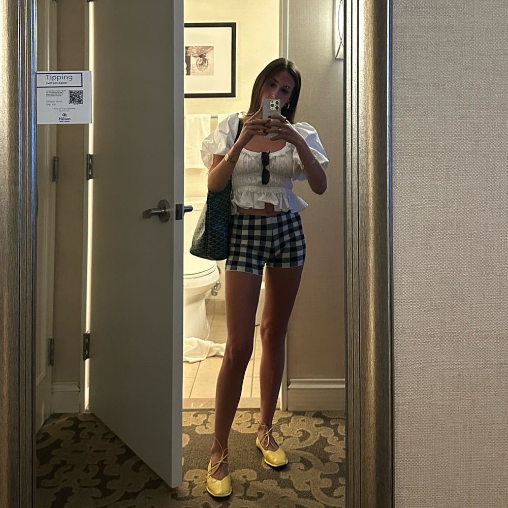 Meshki Knit Short - Picture 2 of 3